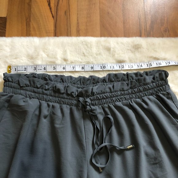 Torrid grey blue cropped crepe pants size 1 - Picture 6 of 8